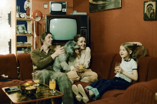  Ирина Алферова, Александр Абдулов и их дочь Ксения у себя дома. 1982 г. Фото: рИА Новости/ Виталий Арутюнов