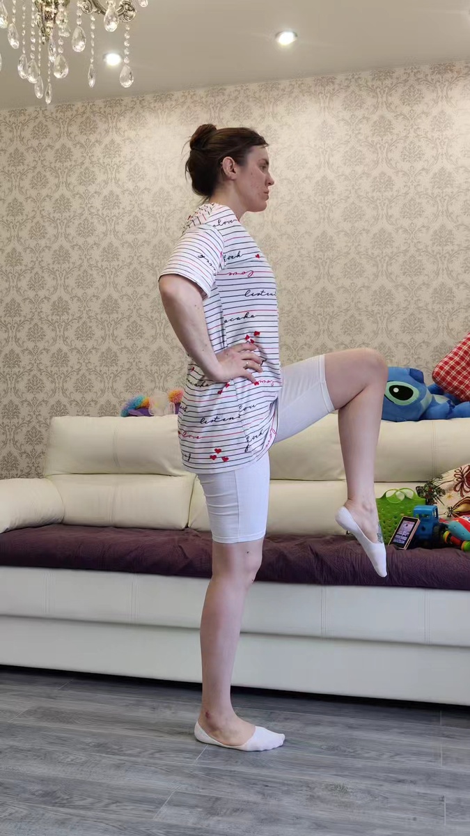 Стою на больной ноге