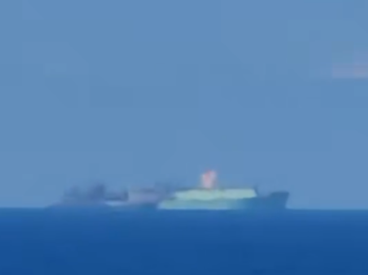    Российский танкер дрейфует в районе итальянского острова Лампедуза | © Фото : Аккаунт Tg1 в соцсети X