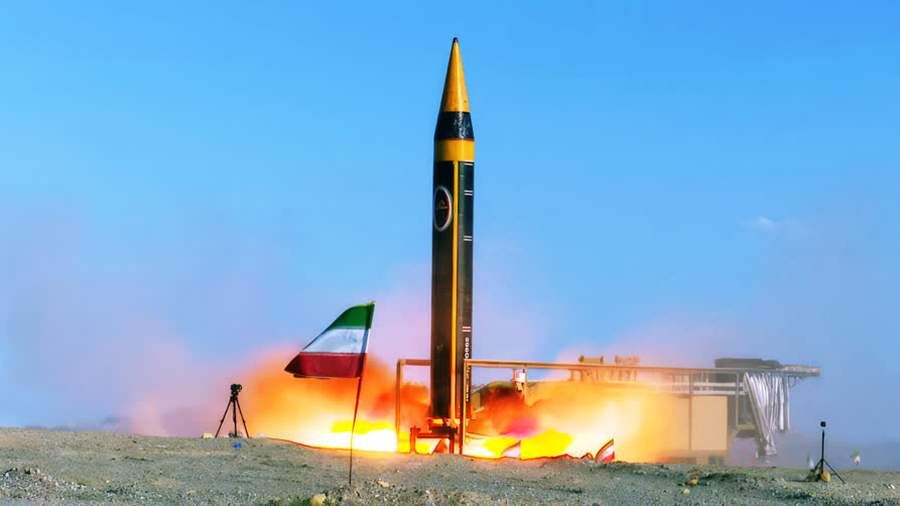 КСИР сообщил о запуске двух ракет с боеголовкой весом 2 т по Израилю и США