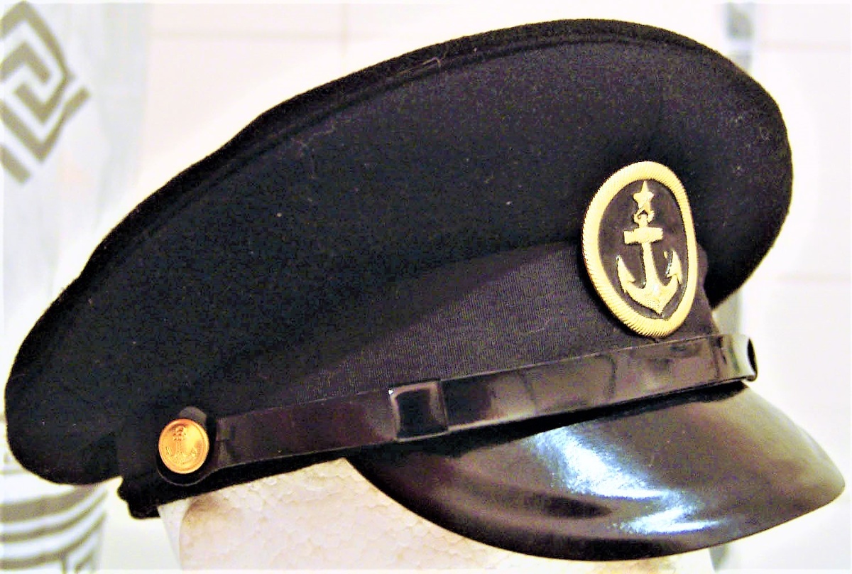 2. Головной убор курсанта с эмблемой