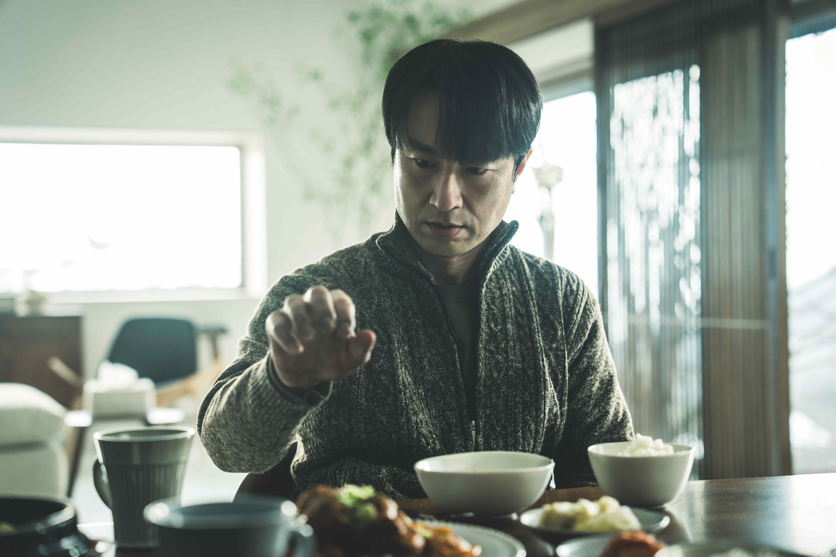 Кадр из фильм «Спаситель» (2025): Чен Сон