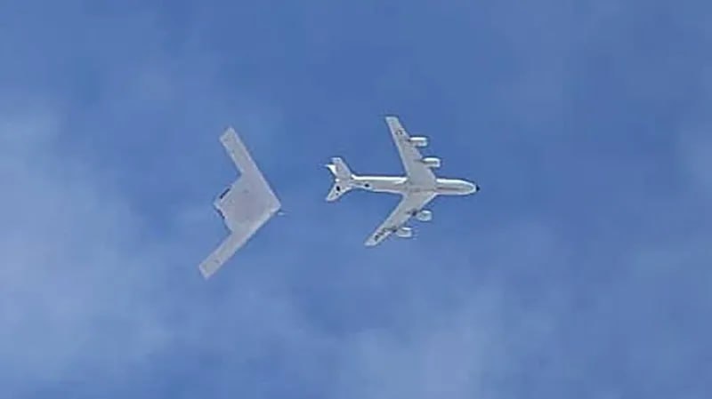 B-21 Raider впервые показал дозаправку в воздухе: 5,5 часов над пустыней и 120 000 фунтов керосина. Фото: Интернет