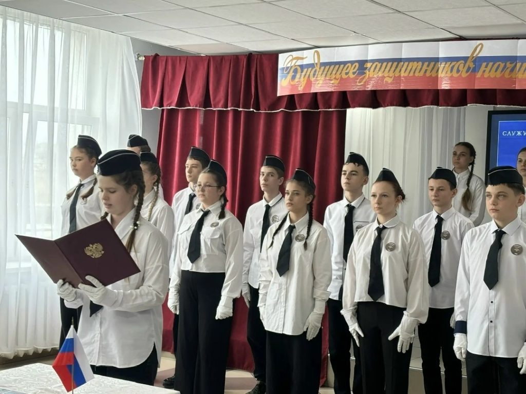    Ученики полицейского класса "Наша газета"