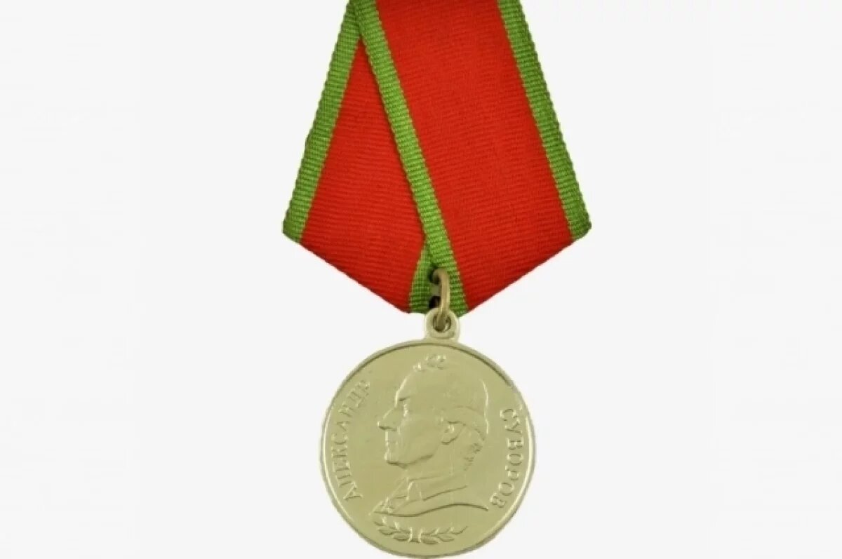    Бойца ВВО из Хабаровского края наградили медалью после атаки 20 FPV-дронов