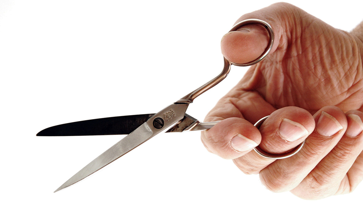    Ножницы в руке \ Global Look Press