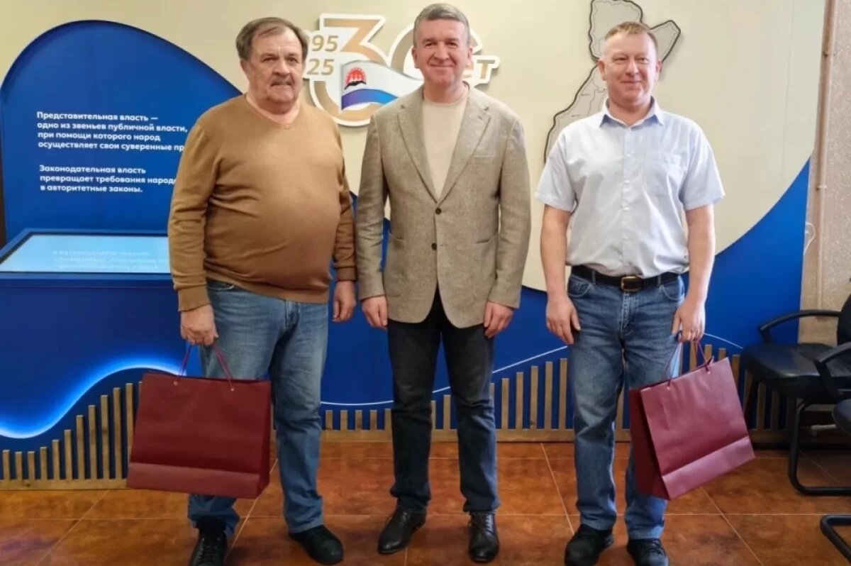    На Камчатке наградили энергетика, спасшего человека во время циклона