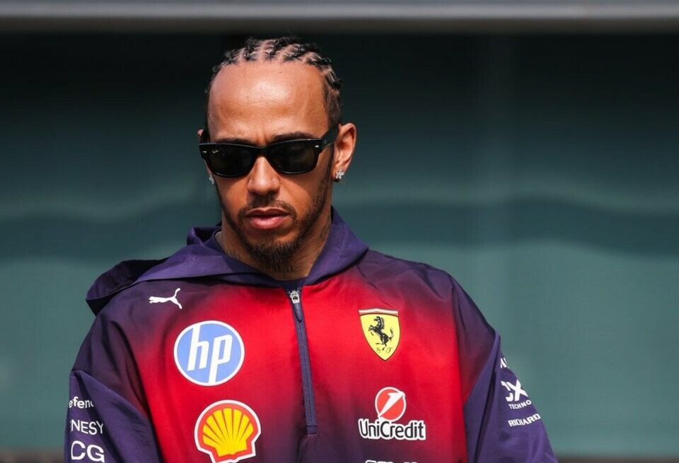    Льюис Хэмилтон: Я спросил Рассела о моторе MercedesFerrari