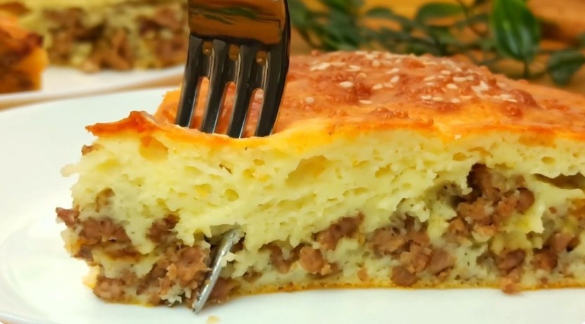 Не пирог а Чудо. Тесто за 5 минут, и вкусная начинка. Когда лень долго стоять у плиты - этот пирог просто палочка-выручалочка.