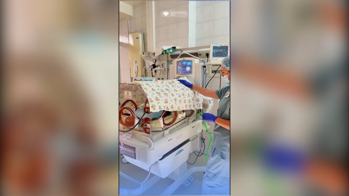    В отдалённом посёлке Югры спасли недоношенных двойняшек