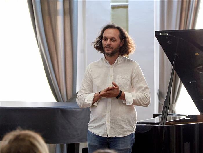    ФОТО: Культцентр "ЗИМ Галерея"