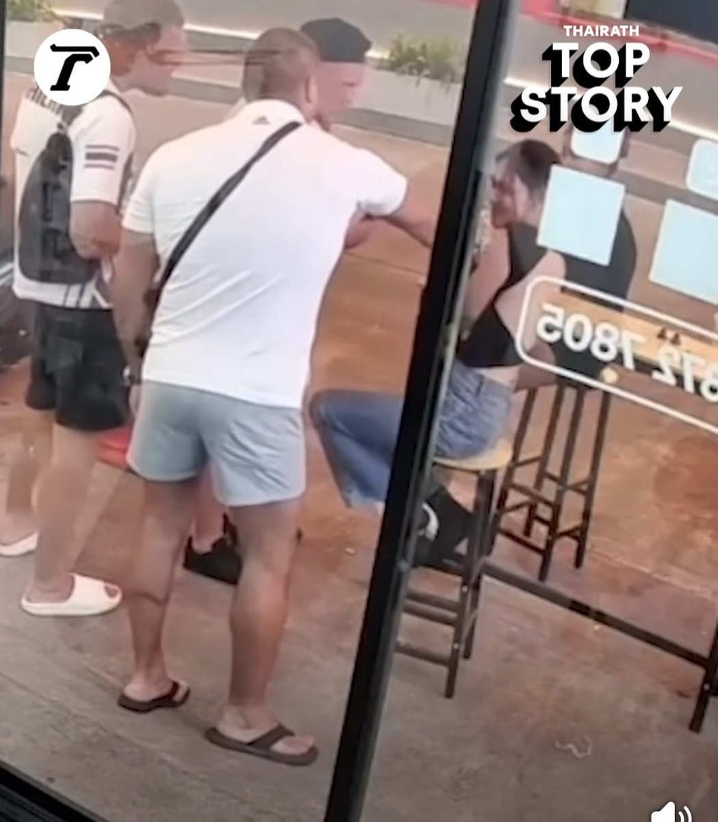 Запрещенный прием: захват груди правой. 