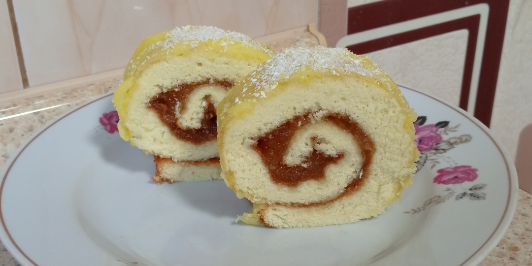 Рулет, который не трескается: мой проверенный рецепт с яблочным повидлом