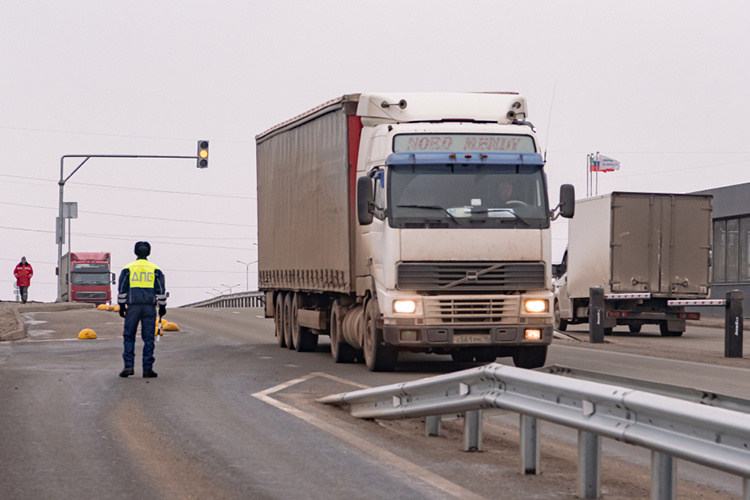    Уже два года государство стремится вывести логистику из серой зоны в правовое поле и активно работает над повышением прозрачности и цифровизацией транспортной отрасли.   
Фото: «БИЗНЕС Online»