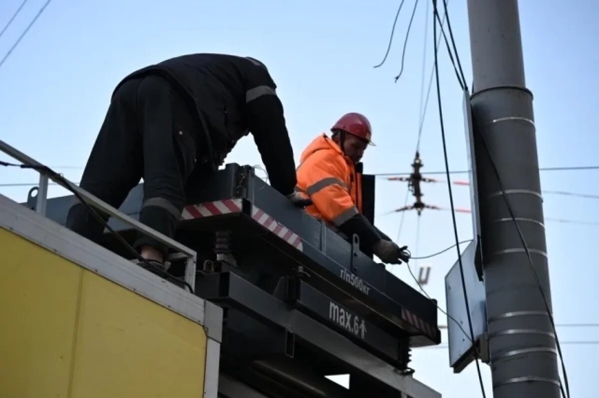    В Брянске монтеры оперативно восстановили контактную сеть троллейбусов