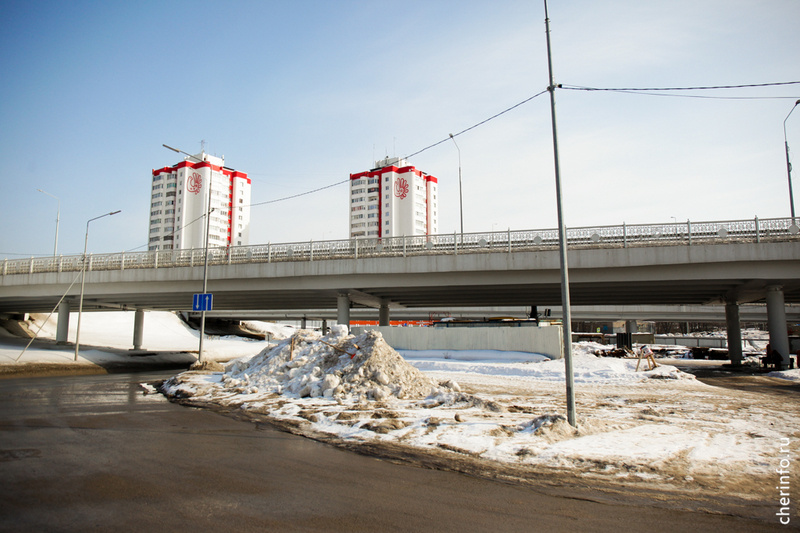    Они вышли на финишную прямую. Сейчас на мосту ремонтируют пролетное строение эстакады № 1,