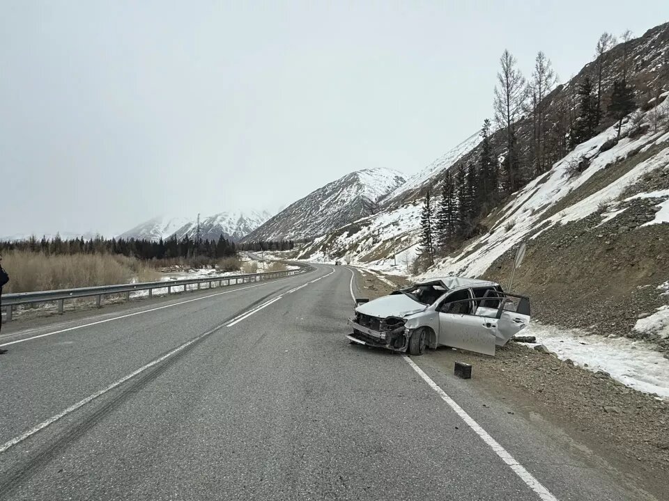    ДТП с "перевертышем" вблизи села Чаган-Узун. Источник: УГИБДД МВД по Республике Алтай