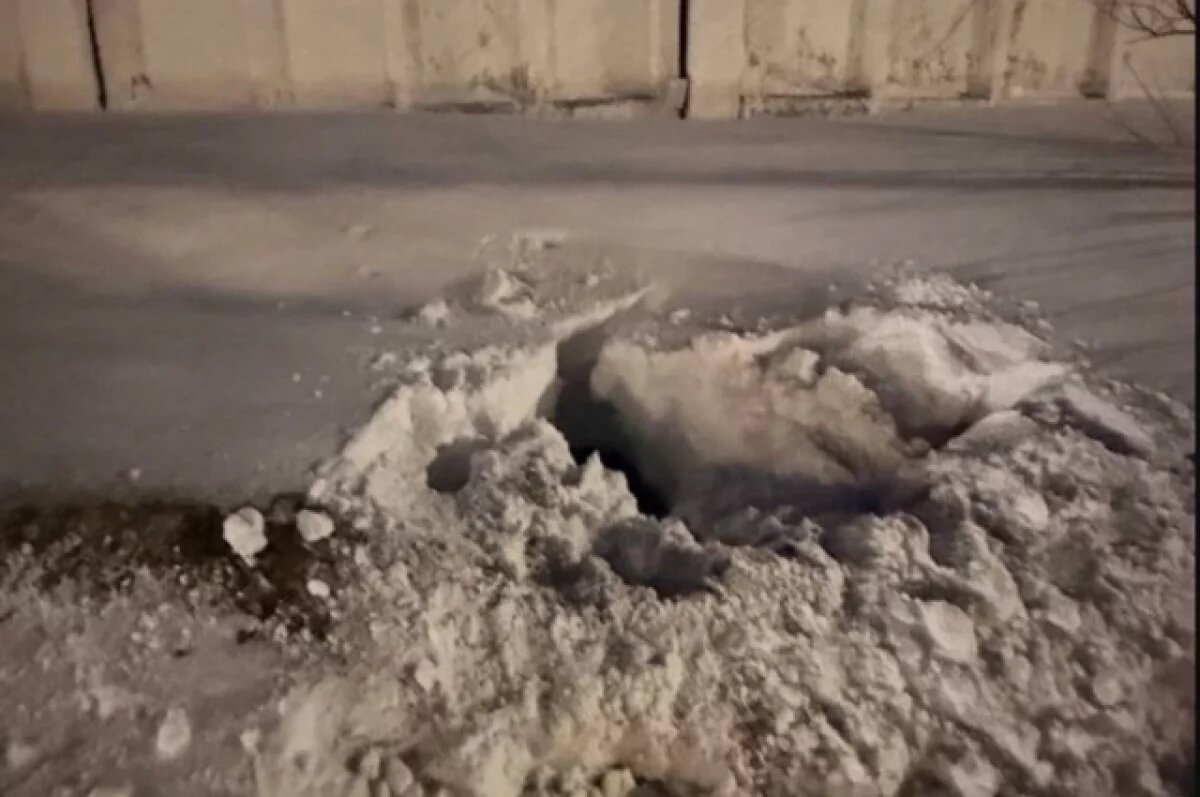    Школьник провалился в двухметровую яму под снегом в Невельске на Сахалине