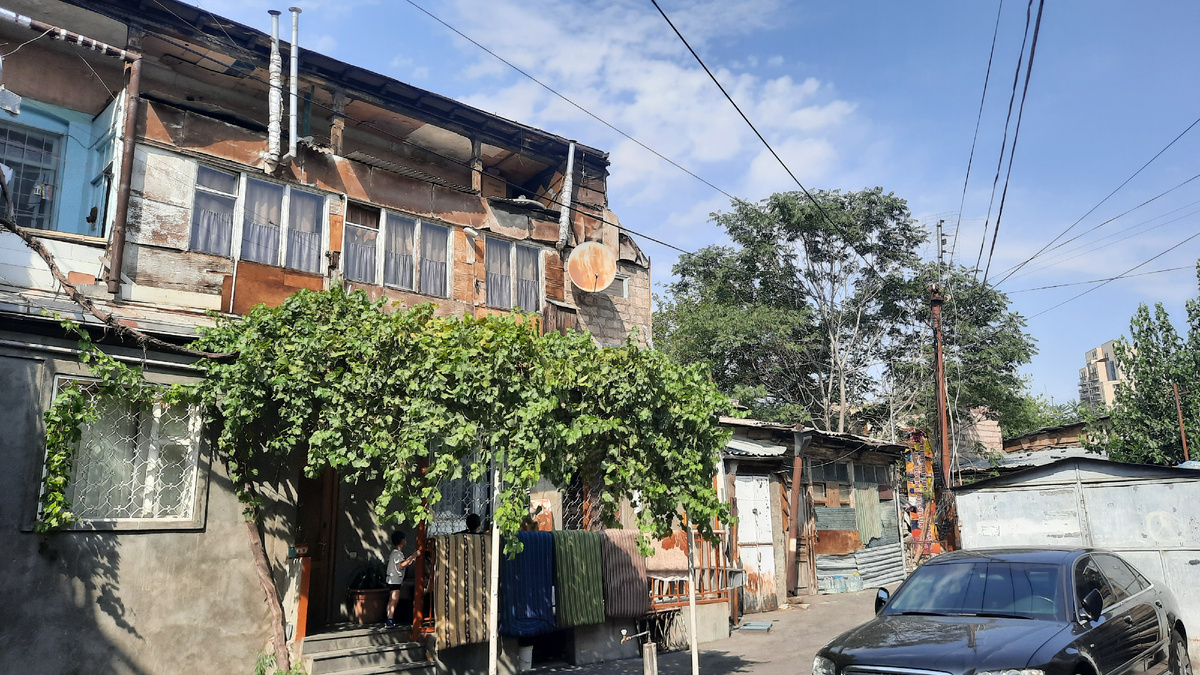 Дворик на Тиграна Меца