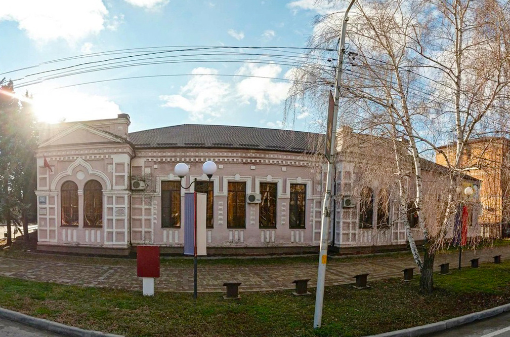 Здание бывшего станичного правления по проекту Косякина в Курганинске. Фото Я.Карты.