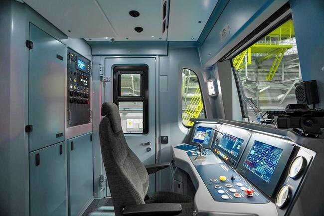 В кабине машиниста поезда «Минск 2024» применены современные технологические решения, обеспечивающие безопасность движения