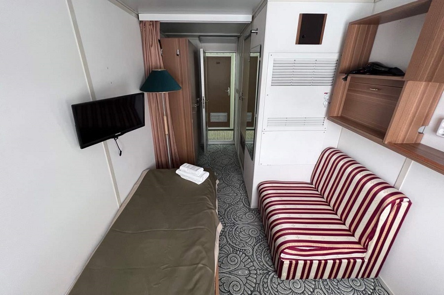 Теплоход Максим Литвинов, 1-местная каюта на солнечной палубе