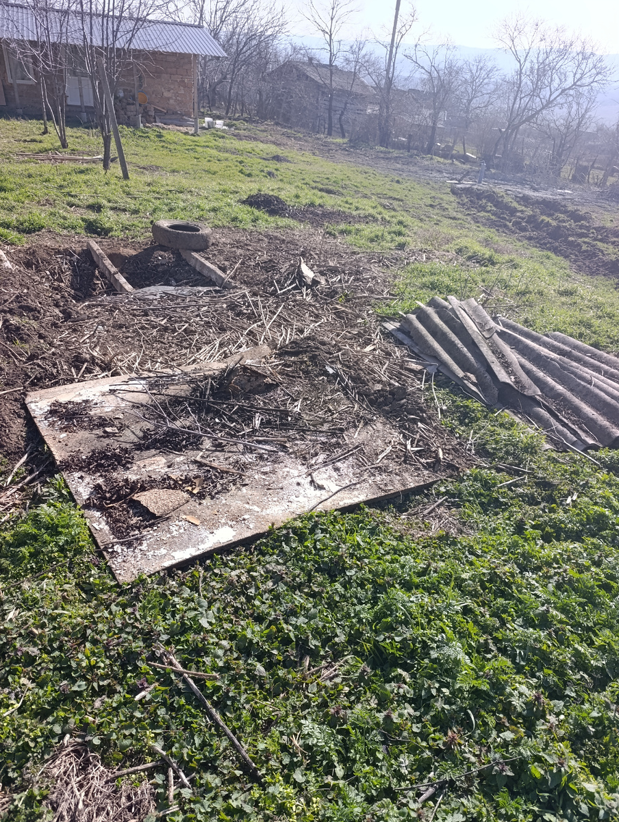 Вчера занималась расчисткой, доставшейся в наследство, ямы