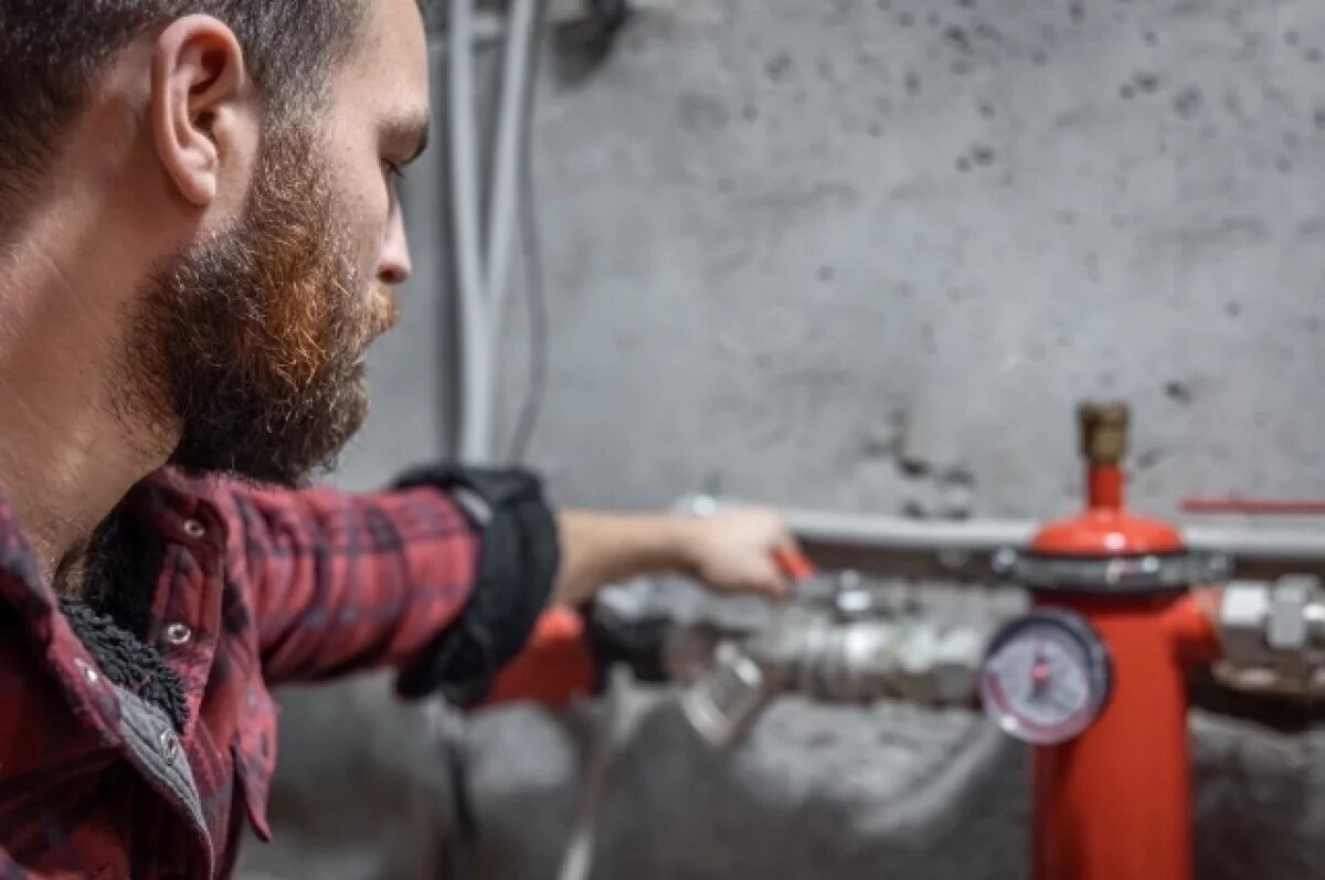    Жители Октябрьского района то и дело остаются без тепла