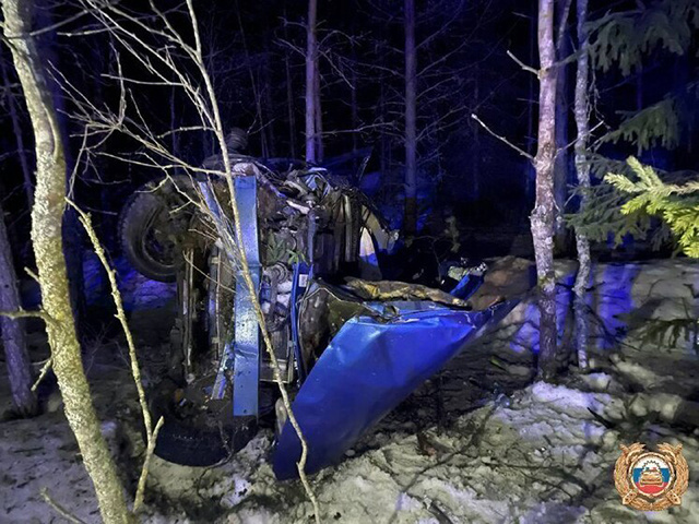 В Тверской области Suzuki улетела с трассы в лес