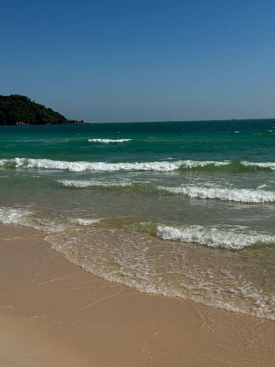 Пляж отеля JW Marriott Phu Quoc Emerald Bay Resort & Spa 5*, Фукуок, Вьетнам