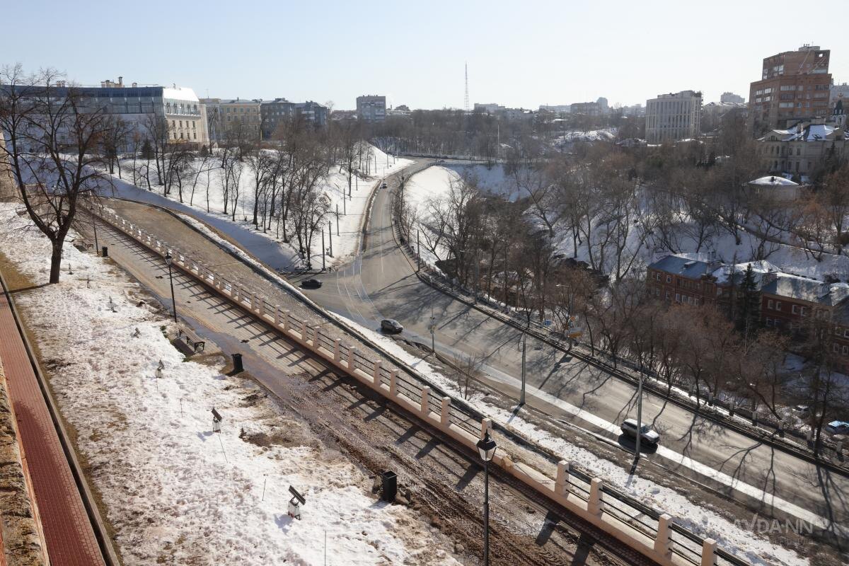    При наступлении подходящей погоды подрядчик выправит пути и благоустроит прилегающую территорию