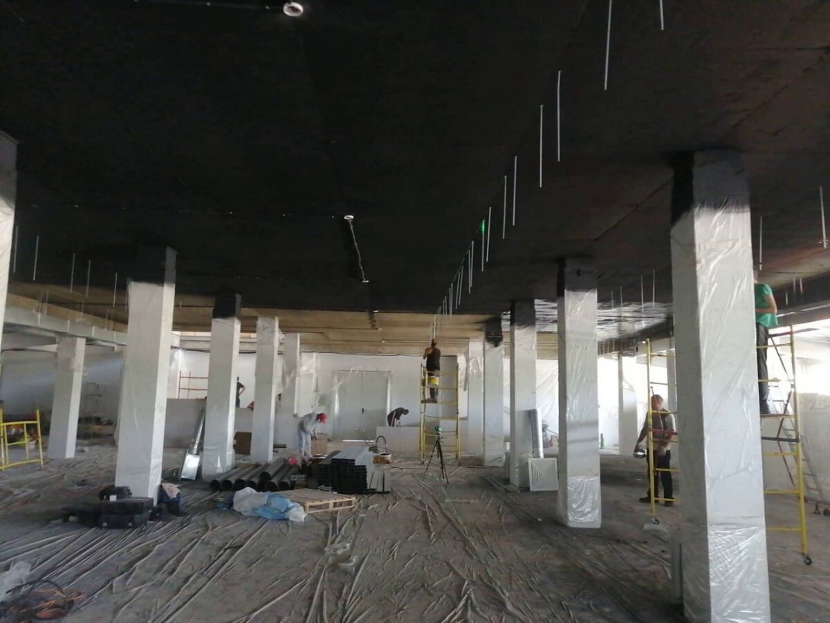 Безвоздушная окраска стен и потолков дисконт-центра Haier