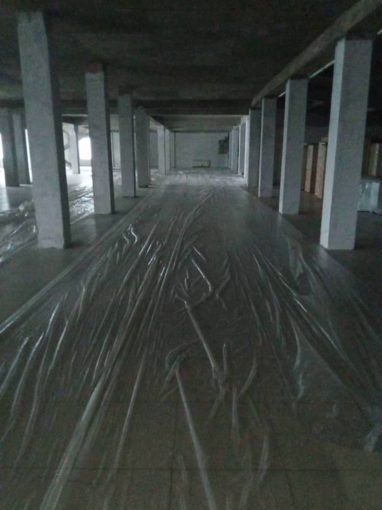 Процесс окраски стен и потолков дисконт-центра Haier