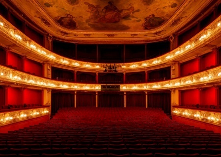    В Оперном театре Одессы «патриотка» устроила истерику из-за русской речи