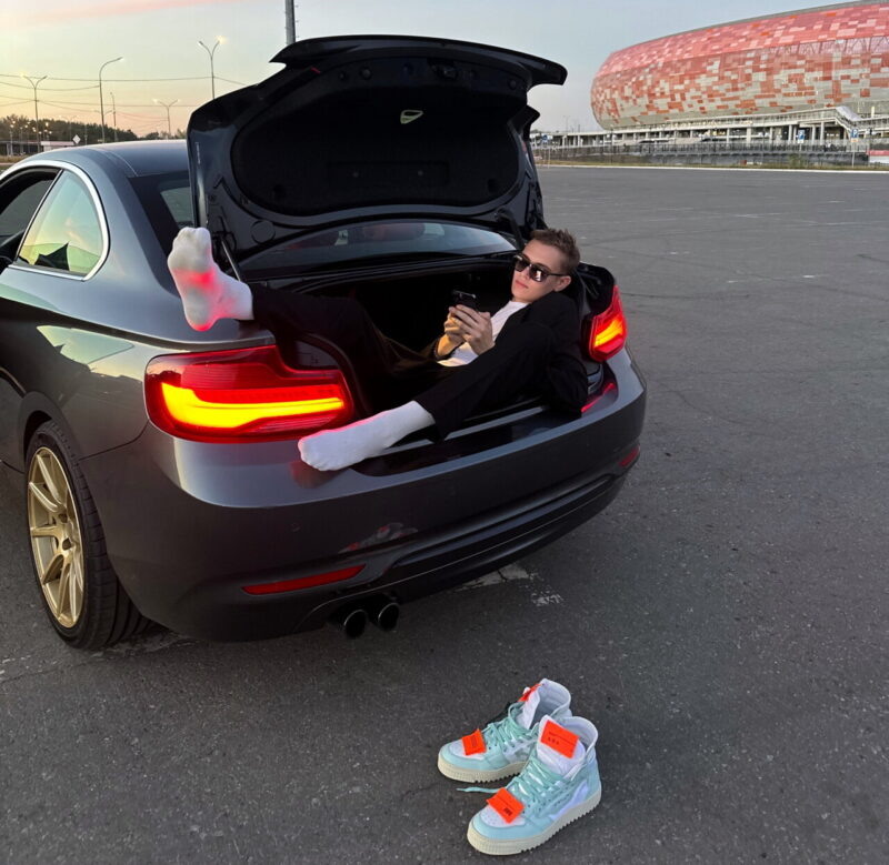 Кирилл Тукузов и элементы «сладкой жизни». Фото: Соцсети