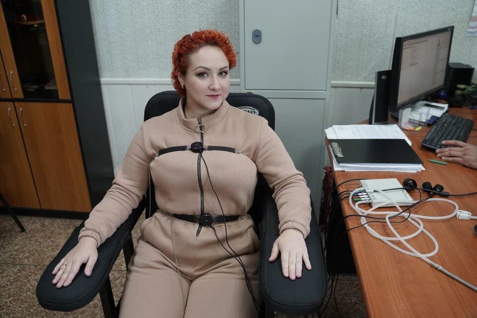 Спецкор "Комсомолки" испытала на себе проверку на полиграфе.
Фото: Светлана МАКОВЕЕВА.