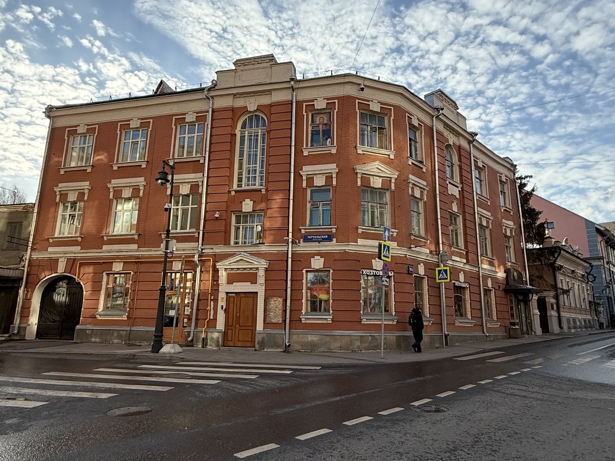Фото автора канала. Доходный дом Спасо-Божедомской церкви. 