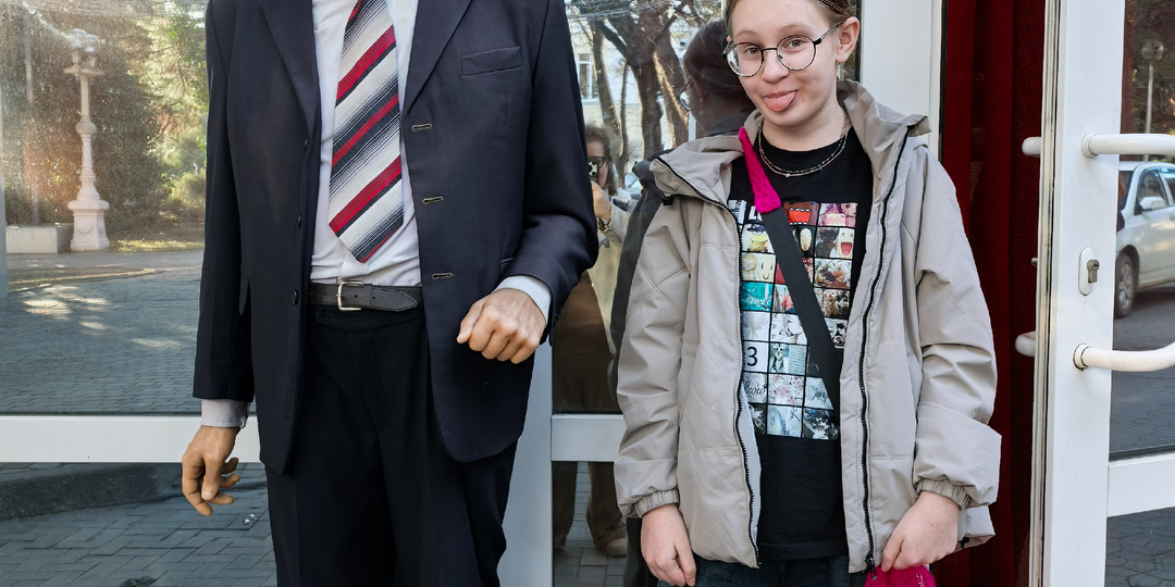 Где можно сделать селфи со знаменитостью в Геленджике?