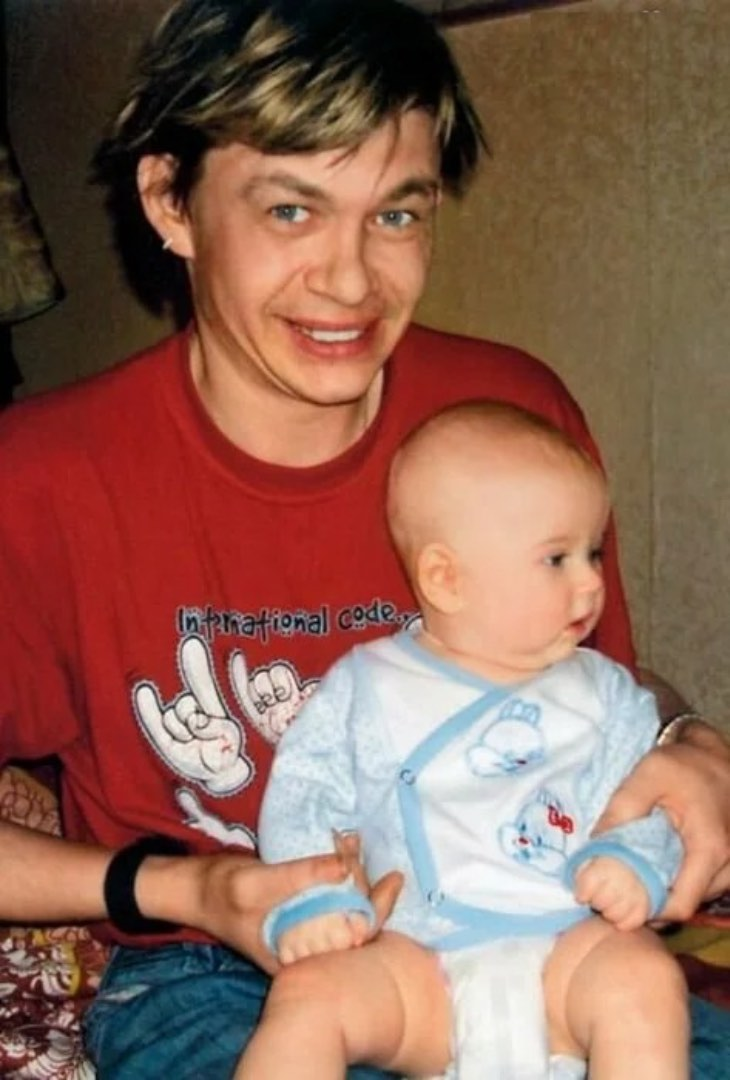 Сын Александры Назаровой Дмитрий с дочкой Сашей