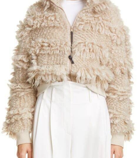 Собрала для вас небольшую подборку для вдохновения — вещи с необычной фактурой