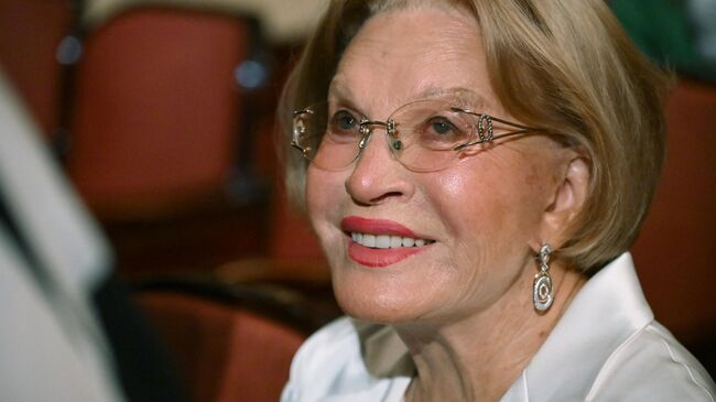 Людмила Максакова