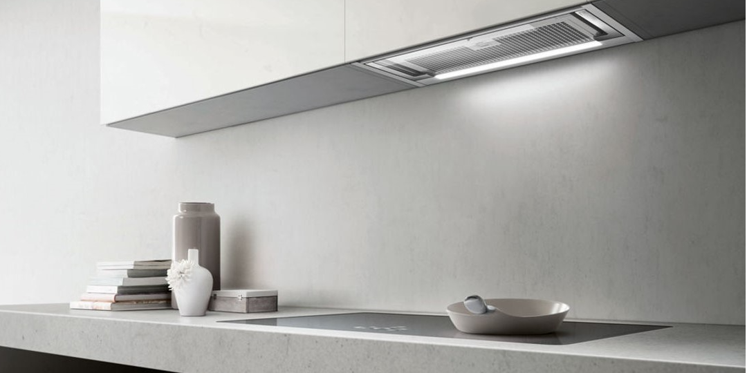 Невидимая защита: Как выбрать идеальную встраиваемую вытяжку для кухни