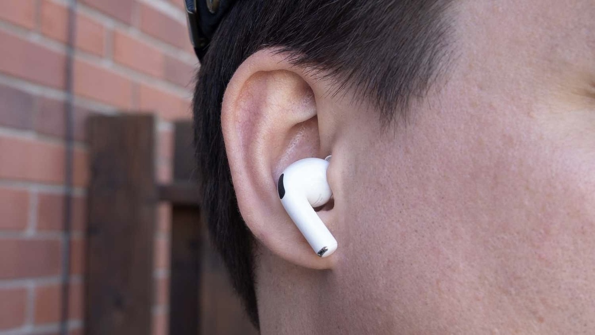    AirPods Pro 3 хороши, но Apple хочет сделать еще более крутые наушники. Изображение: pocket-lint.com