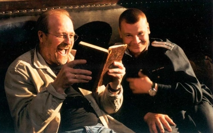 На съемках сериала "По ту сторону волков": актёр Владислав Галкин и режиссёр Владимир Хотиненко