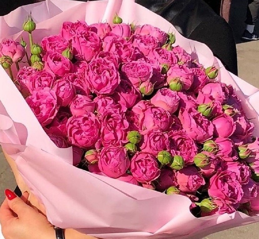 Букет  который Валерий ей подарил в день выписки из больницы, был шикарный и Оксана поверила в то ,что она Марина.