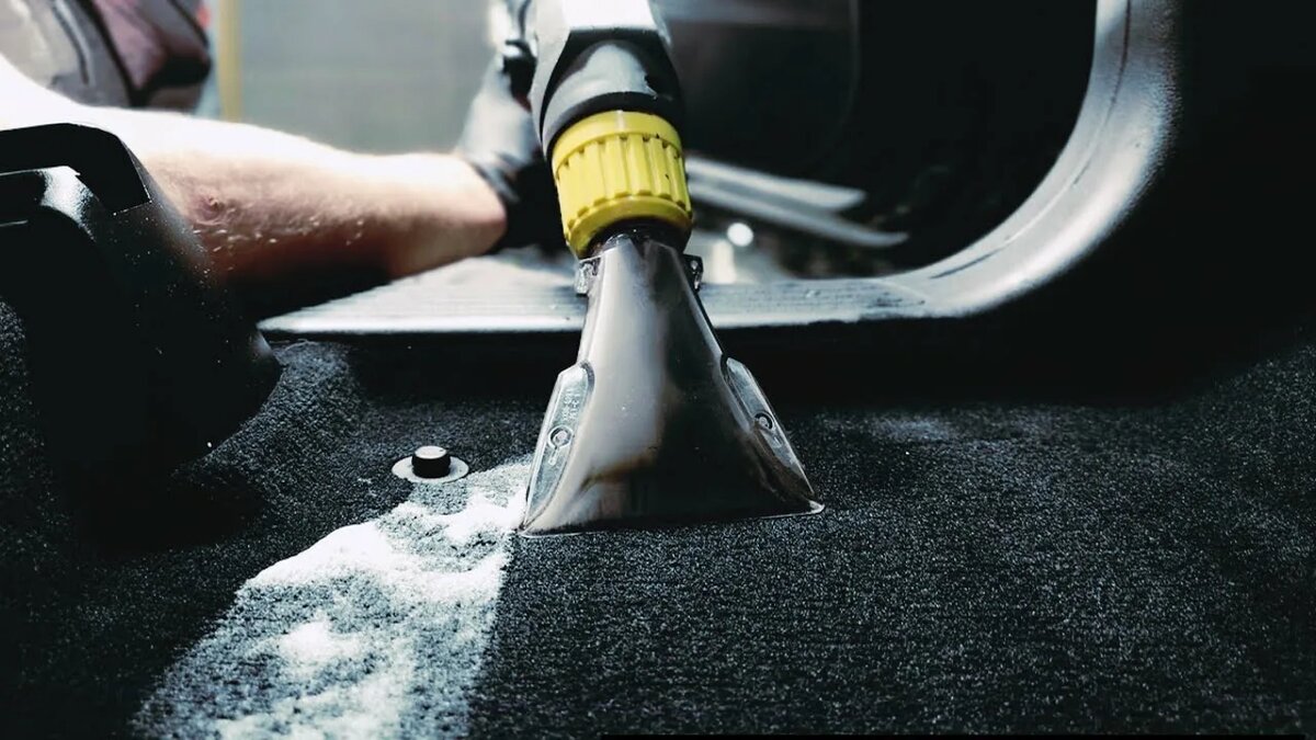 Профессиональная химчистка автосалона