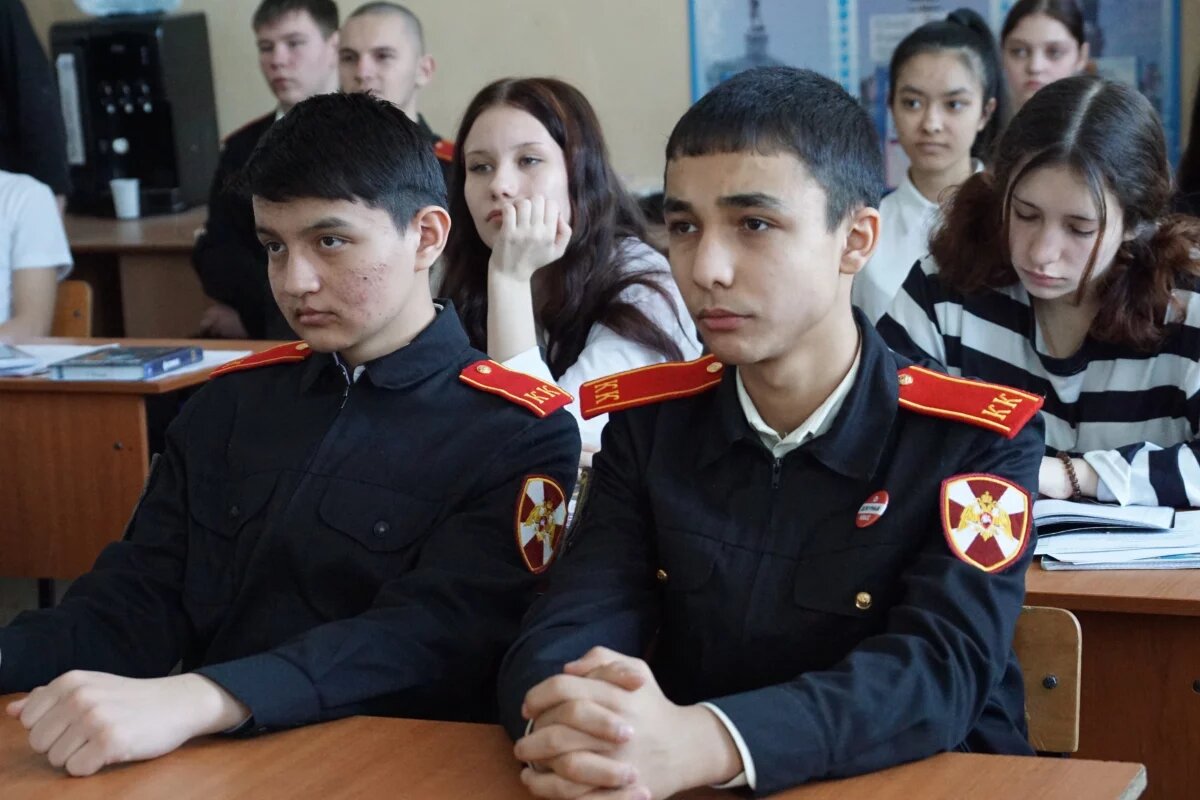    В Хабаровске росгвардейцы провели «Урок мужества» в 66-й школе