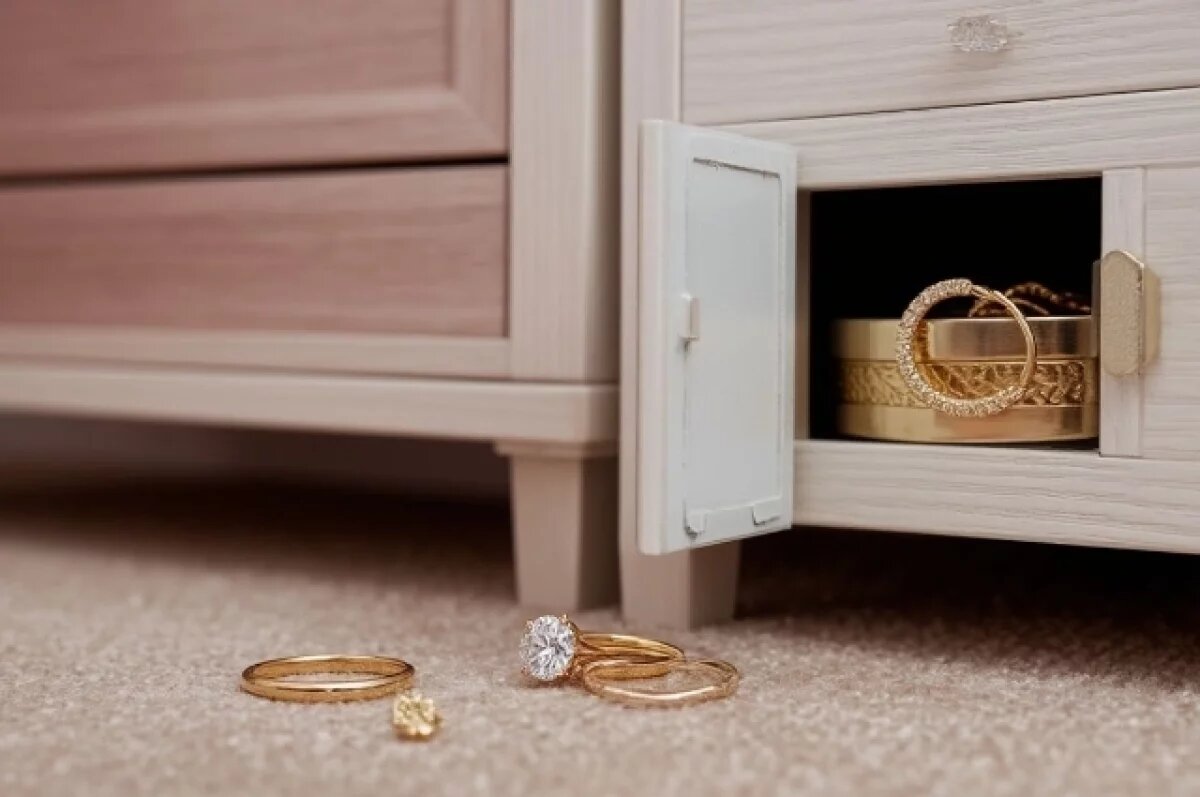    Житель Светлогорска украл у новой знакомой золотые кольца