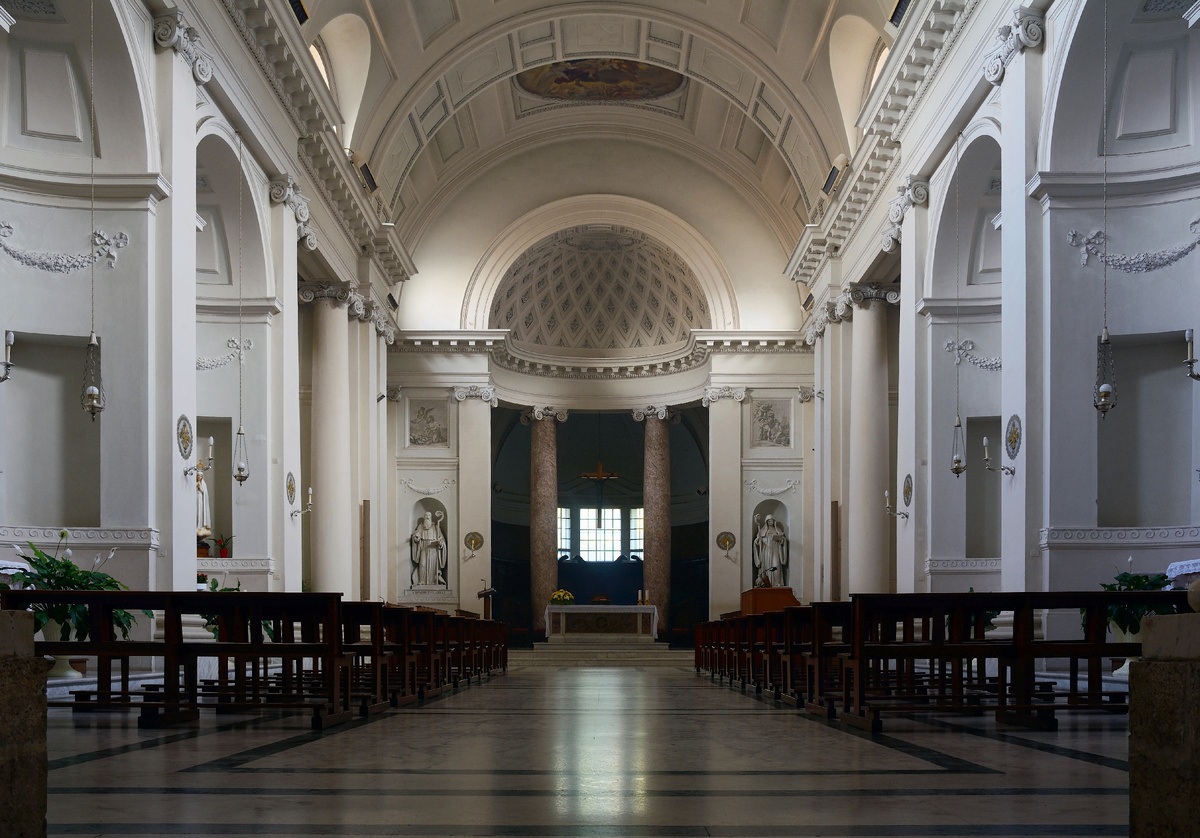 Интерьер римской церкви Санта-Сколастика (Субиака)