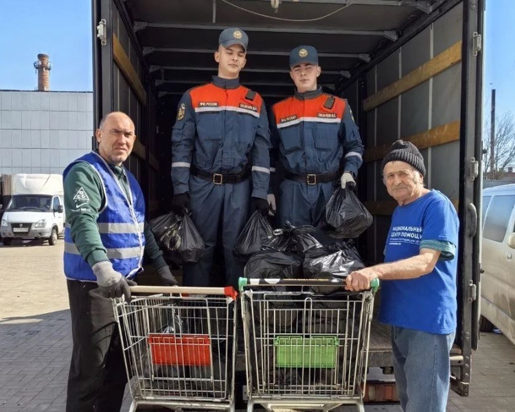     В Курской области работают волонтёры из Татарстана, Сахалина, Якутии, Камчатки